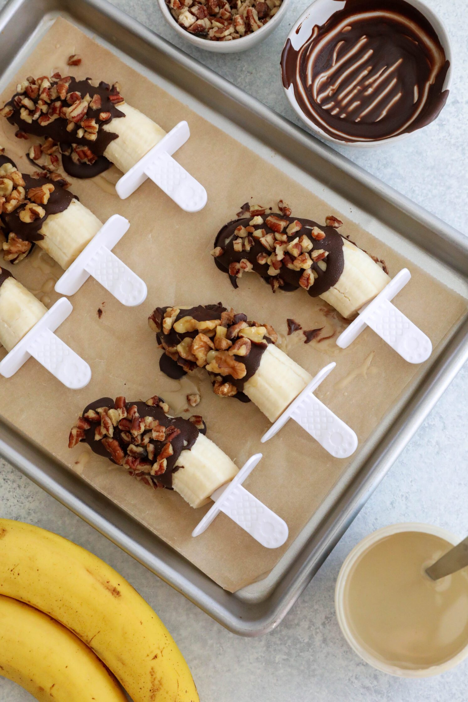 Chocolate Tahini Banana Pops Recipe (4-ingredients!) - Flora & Vino
