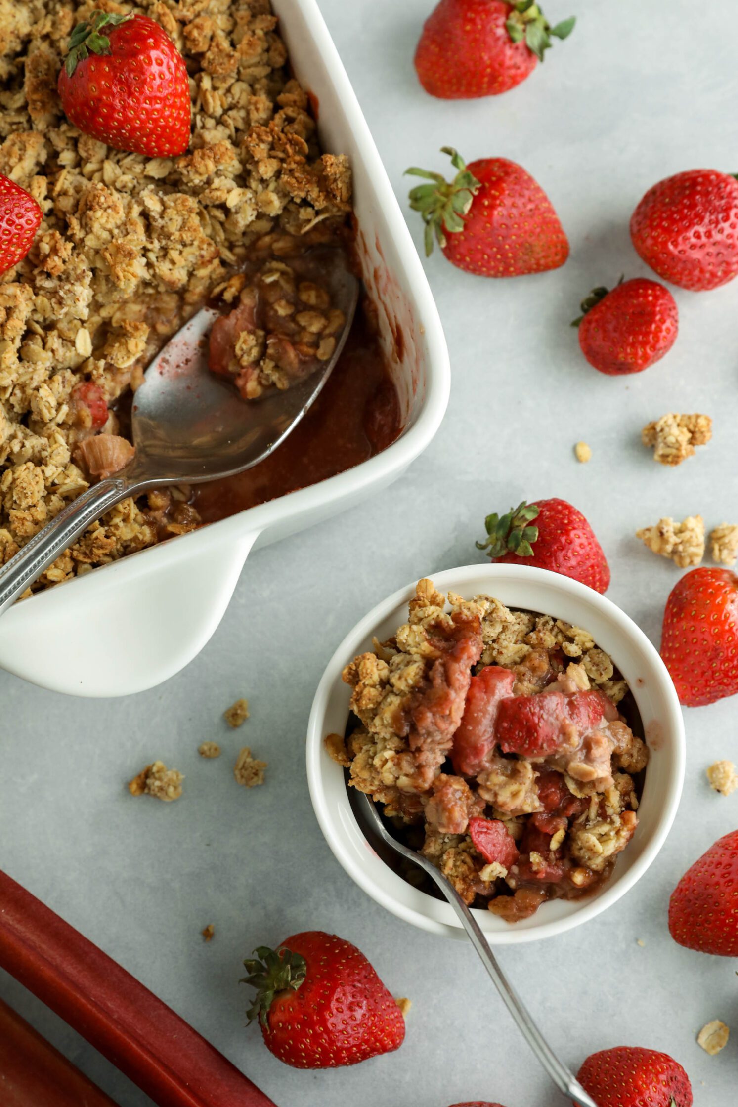 Vegan Strawberry Rhubarb Crumble Recipe (Gluten-Free) - Flora & Vino